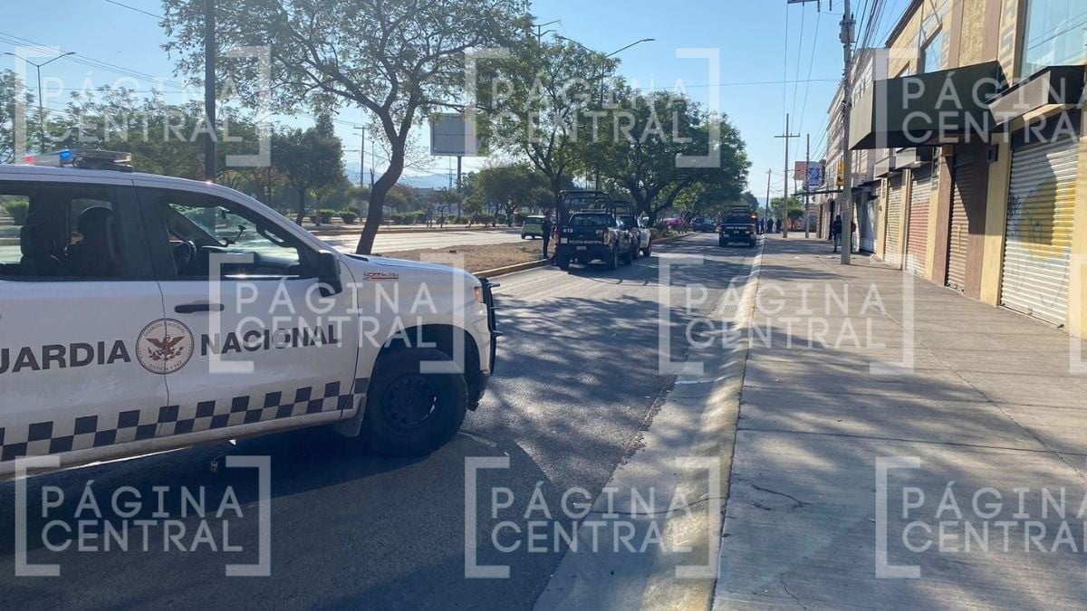 Atacan a balazos a pareja que caminaba en San Jerónimo