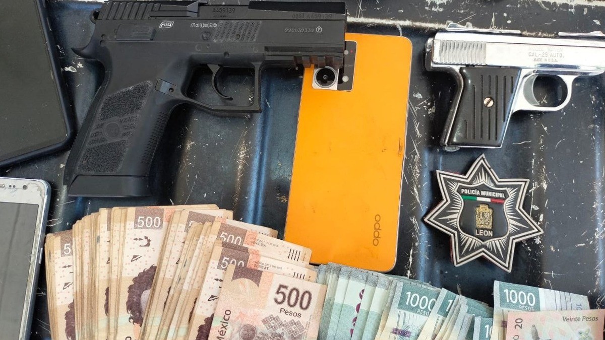 Asaltan a mujer al salir del banco, y dan con ellos gracias al GPS de su celular