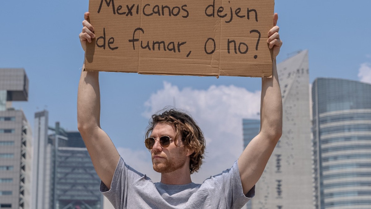 Llegó Dude with a Sign a México para cuestionar a los mexicanos