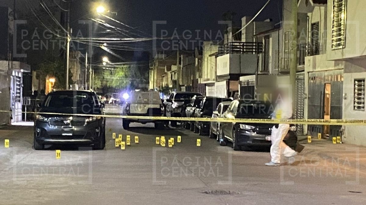 Balean a dos en una casa en Portales de las Arboledas