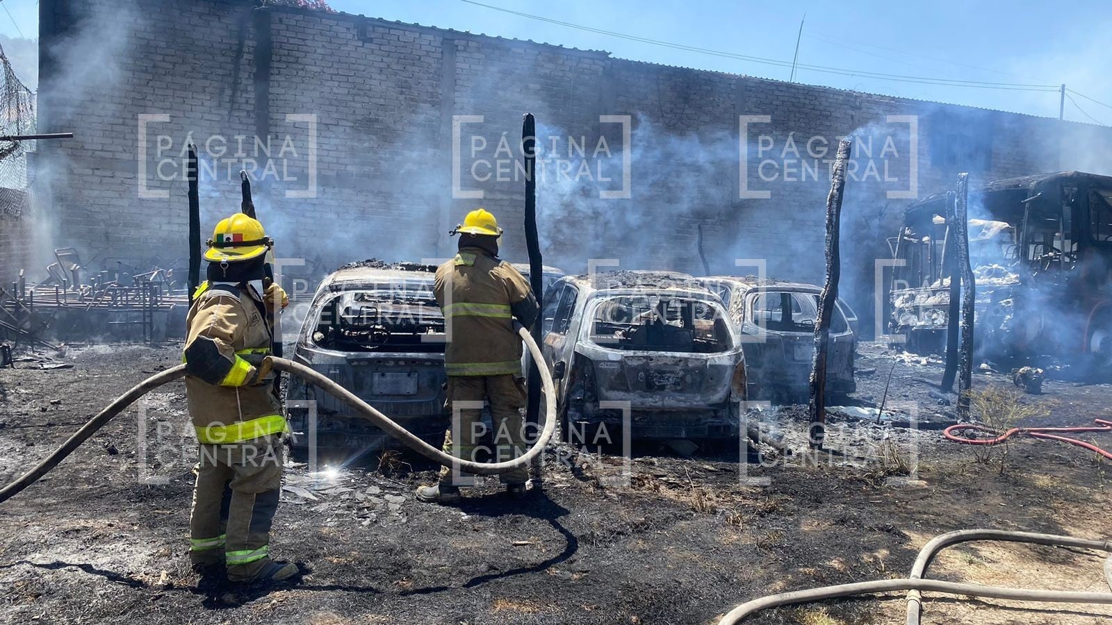 Se incendia pensión de autobuses en la comunidad de La Reserva