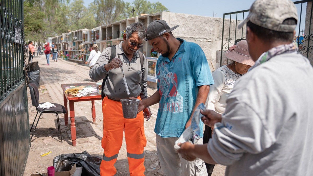 SMA y habitantes se unen para dignificar los panteones