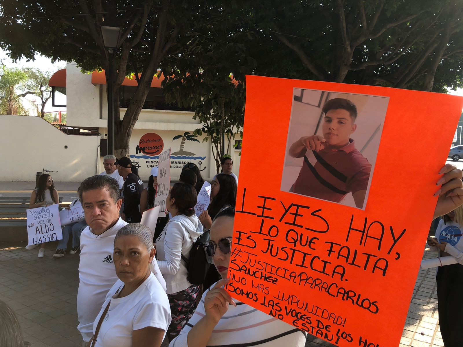 Preparan otra marcha familiares y amigos de jóvenes asesinados