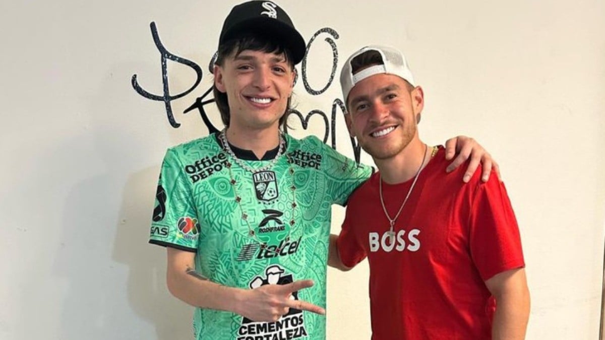 Peso Pluma estuvo apoyando al León desde Los Ángeles