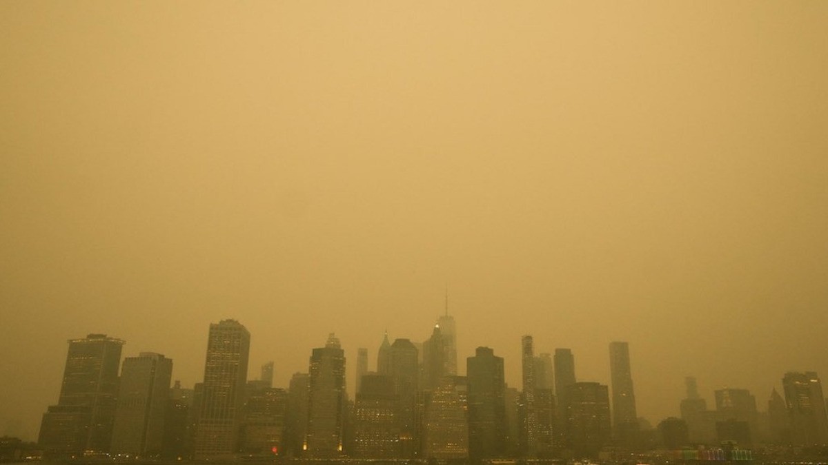 Amanece Nueva York entre el humo por fuertes incendios en Canadá