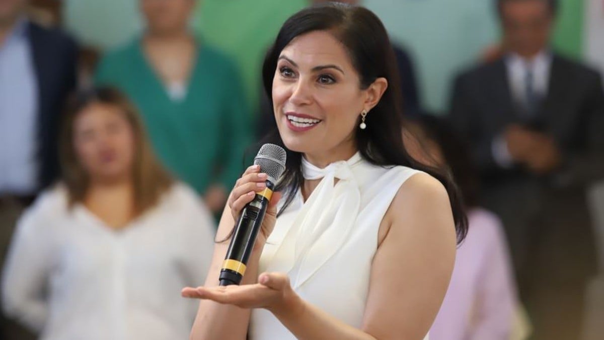 Anuncia Ale Gutiérrez pavimentación de calle en la colonia Manzanares