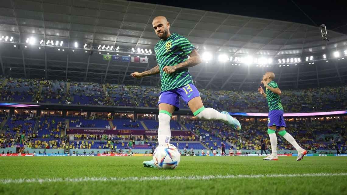 Mantienen a Dani Alves en la cárcel