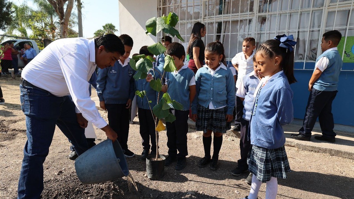 Alcalde de Purísima fortalece educación ambiental y educativa