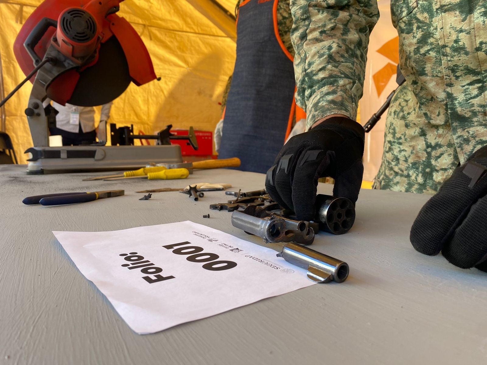 Pagan a cambio de entregar armas de manera voluntaria