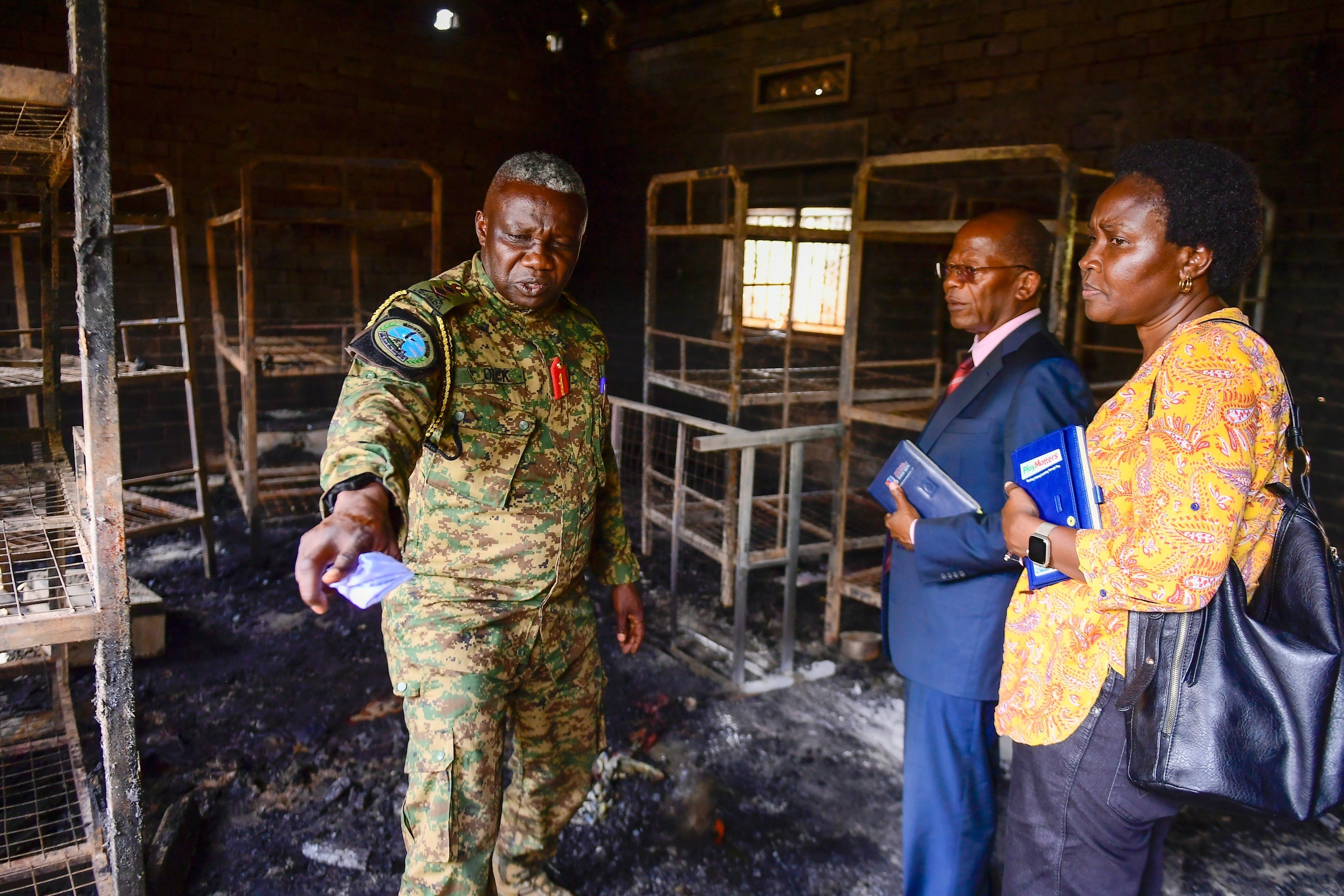 Masacran a estudiantes en atentado terrorista en Uganda, hay 41 muertos