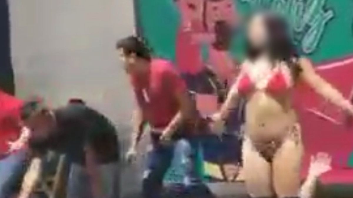 VIDEO | Alcalde contrata bailarinas para el Día del Padre