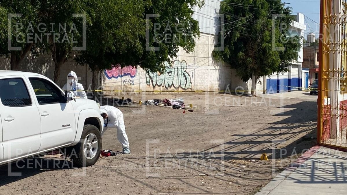 Hallan cuerpo emplayado en la calle Granito