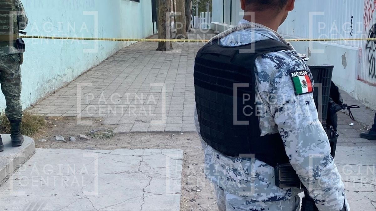 ¡La trasladan de urgencia! Balean a persona en oficina de Ciudad Satélite