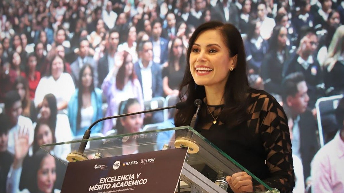 Reconocen a 632 estudiantes del SABES