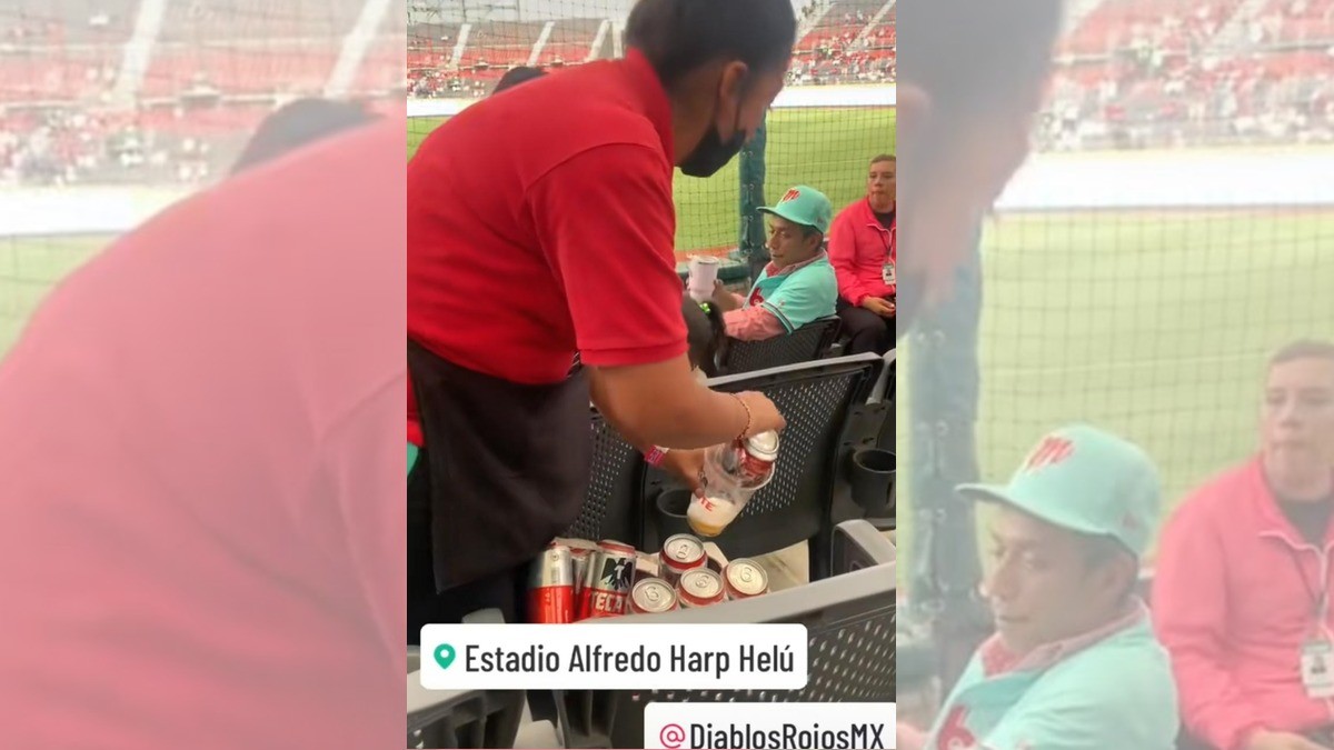 ¡Otra vez! Captan a vendedora llenando los vasos de cervezas con las sobras
