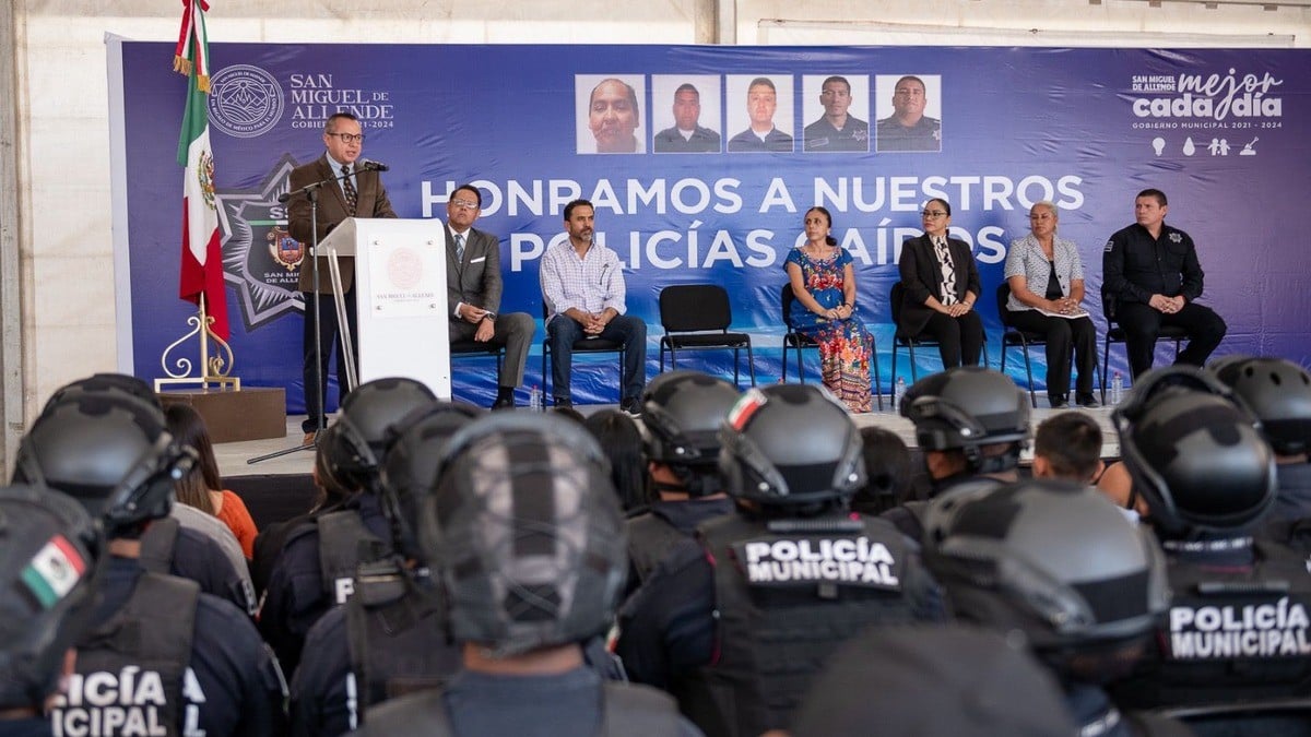 Rinden homenaje a policías caídos en San Miguel de Allende