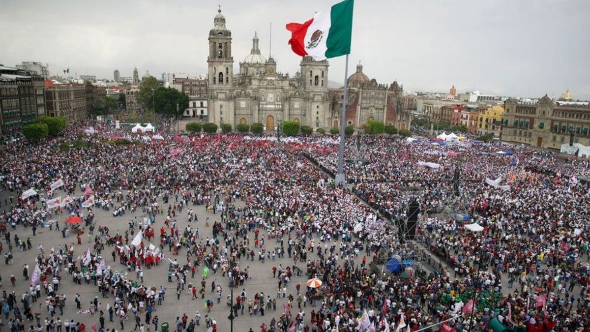 Con ‘acarreados’ llenan AMLO Fest