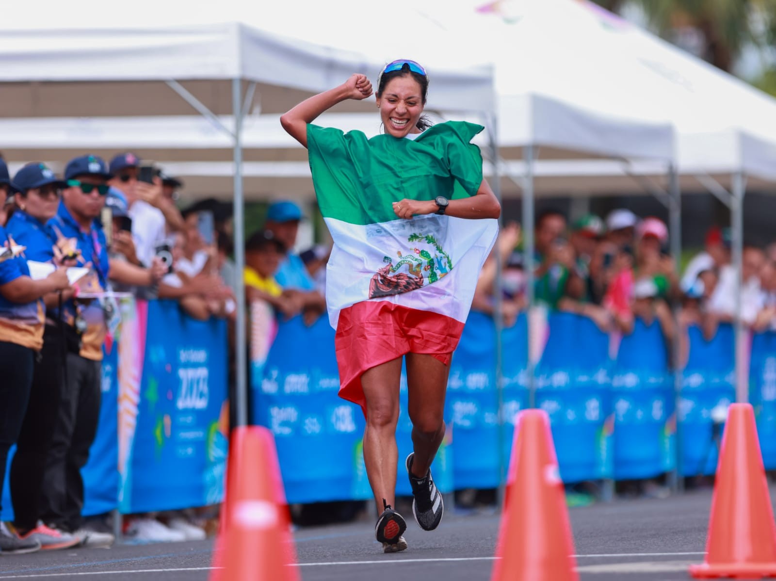 Se lleva oro en marcha y se quedó a un segundo de romper récord