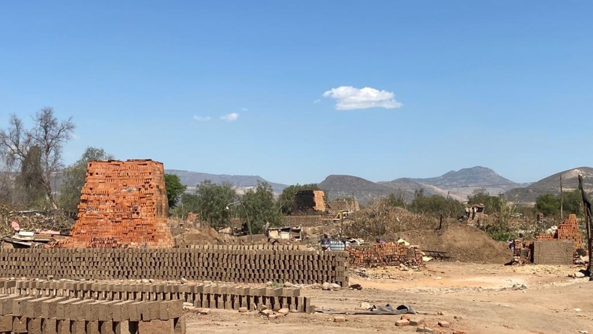 Avanza producción de block de cemento en Ladrilleras del Refugio