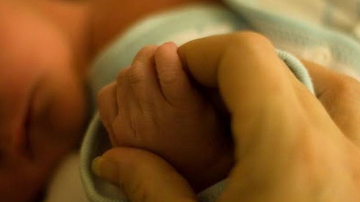 Bebé abandonado en iglesia sería hijo de mujer asesinada horas antes