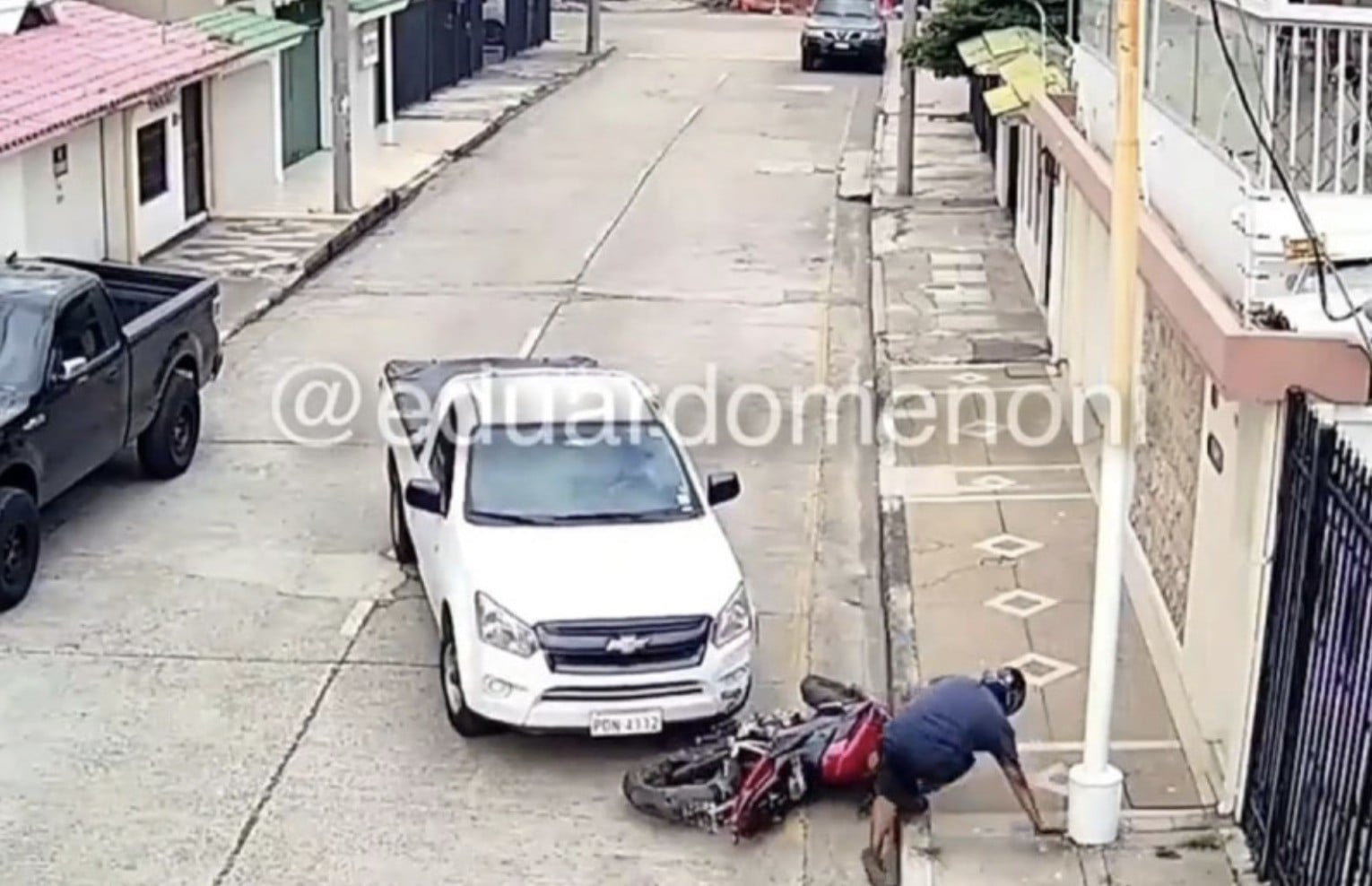 ¡Atropella tres veces a ratero por asaltar a señora!