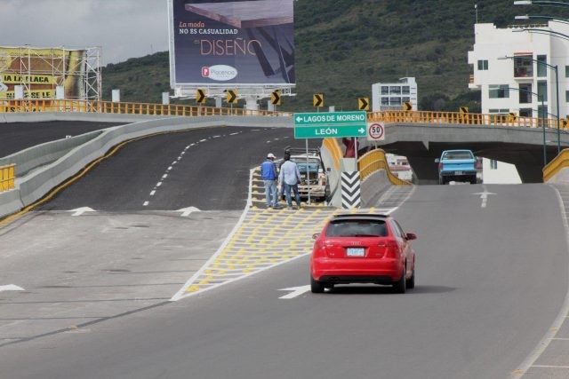 Registra León 58 accidentes en Distribuidor Vial Benito Juárez