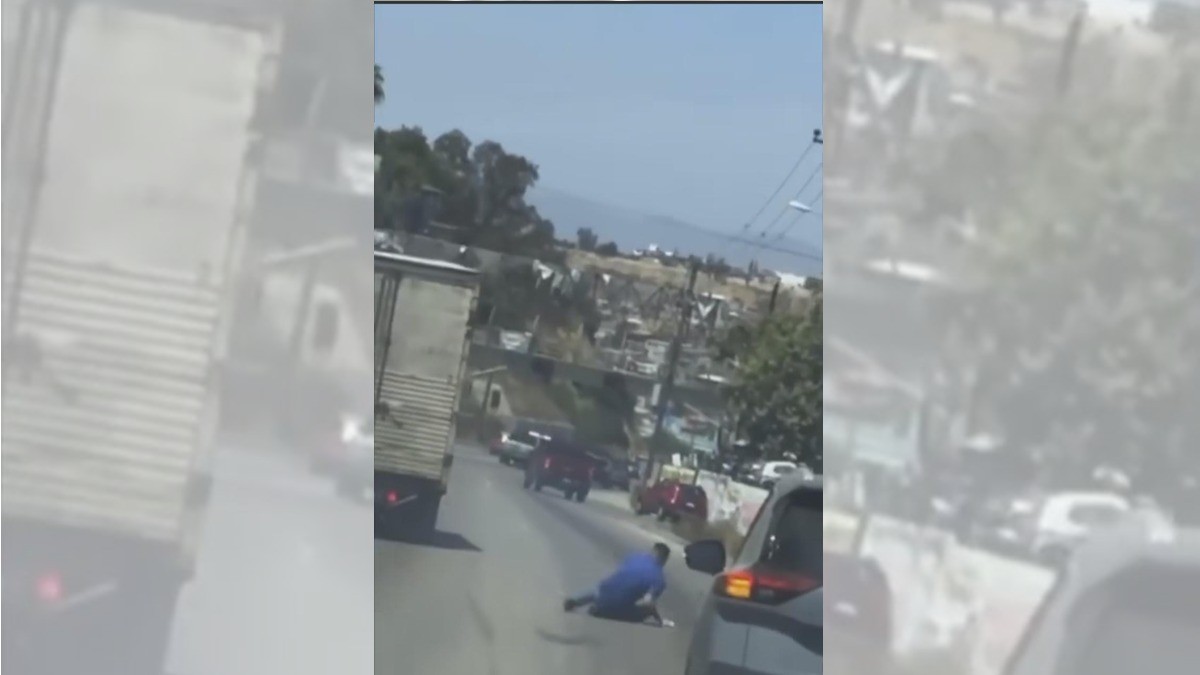 Chofer se avienta del camión tras quedarse sin frenos