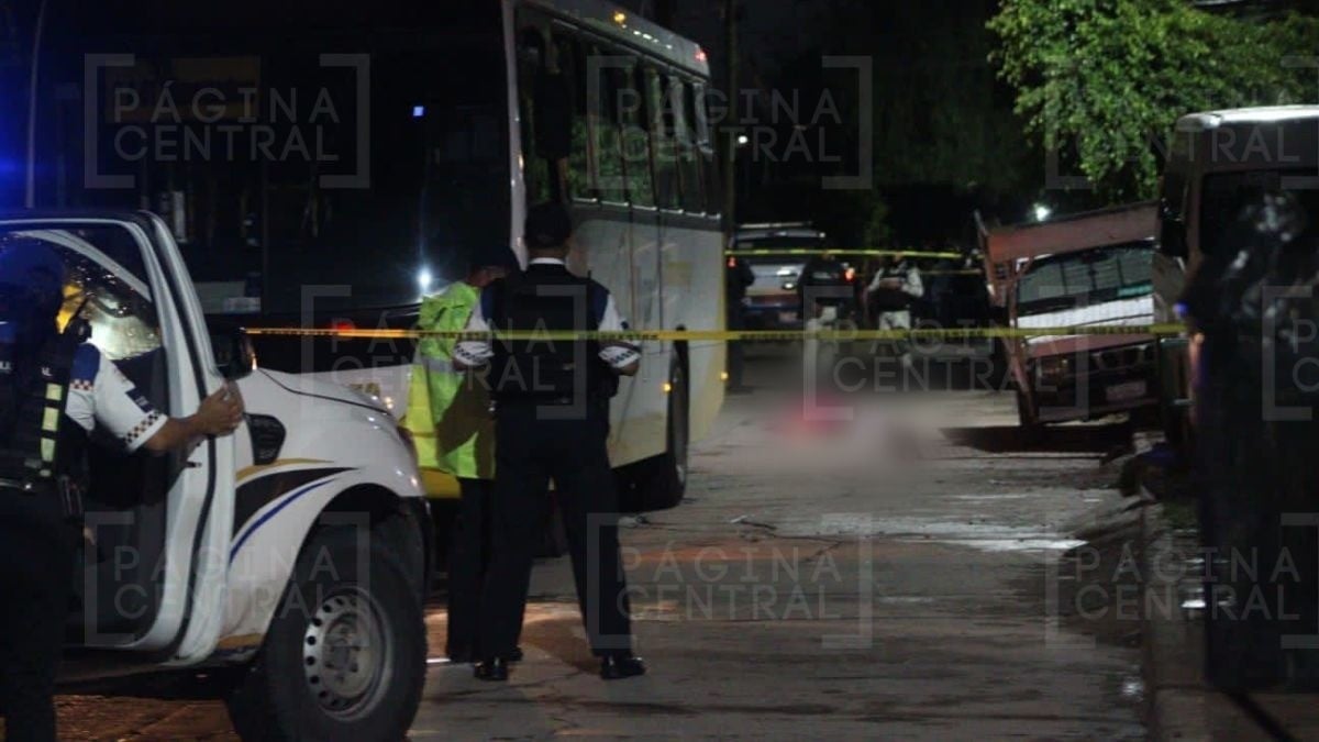 Muere menor de 16 años atropellado por camión urbano en Convive