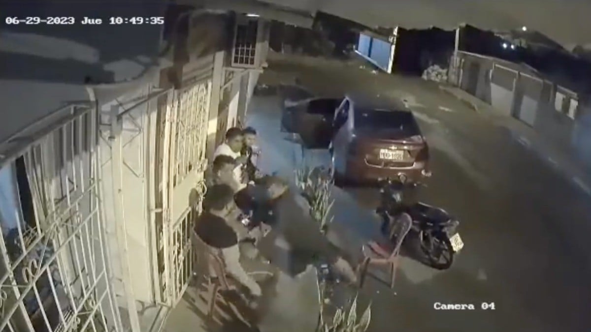 #VIDEO | Dispara al aire en velorio y mata a su amigo