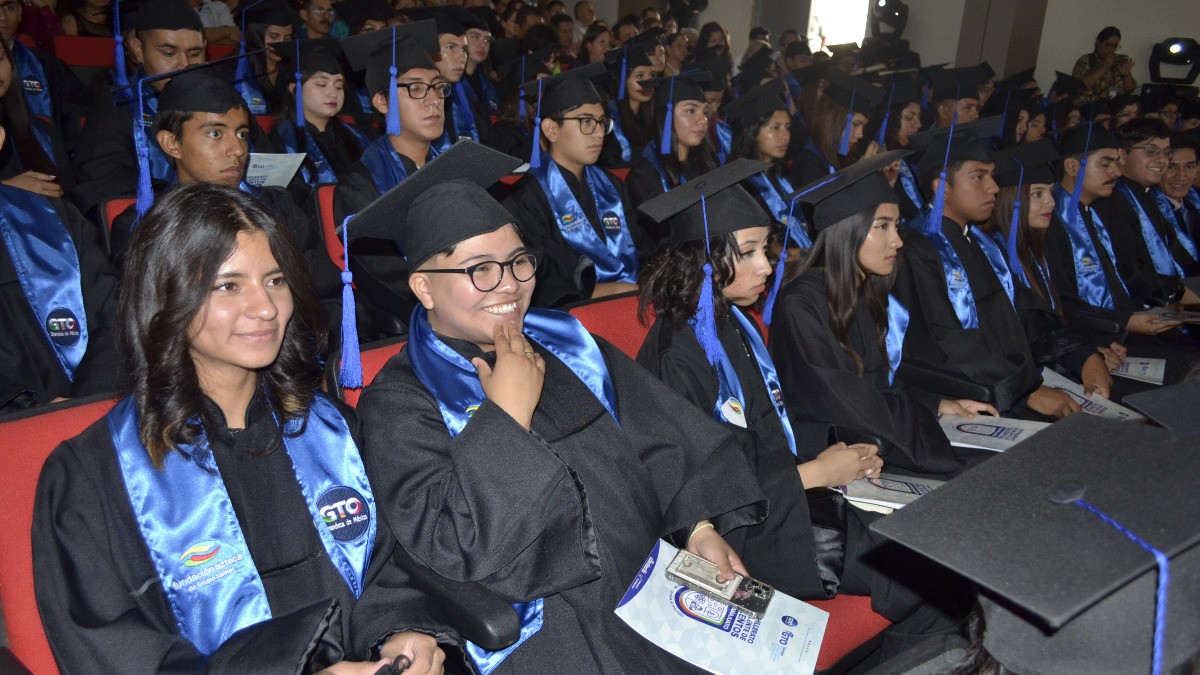 Egresa la Primera Generación del Bachillerato Bivalente de la Escuela de Talentos