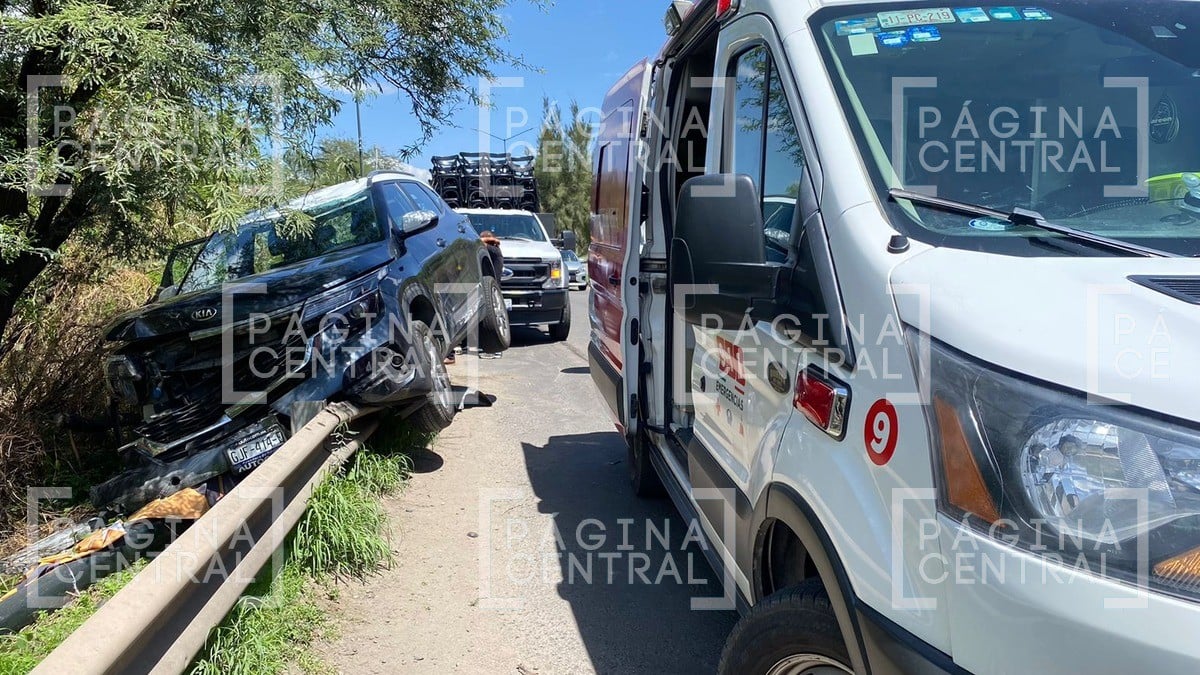 Camioneta casi cae al río del Parque Metropolitano tras accidente vial