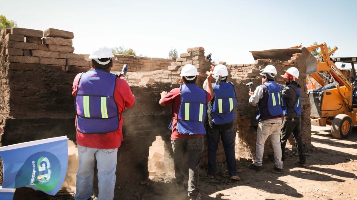 Destruyen hornos contaminantes para elaborar ladrillos