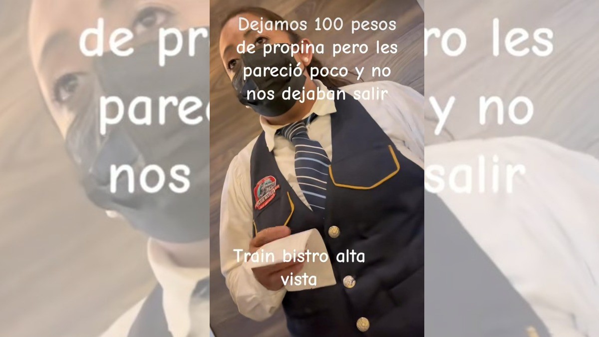 Mesera les prohíbe la salida a clientes por dejar poca propina