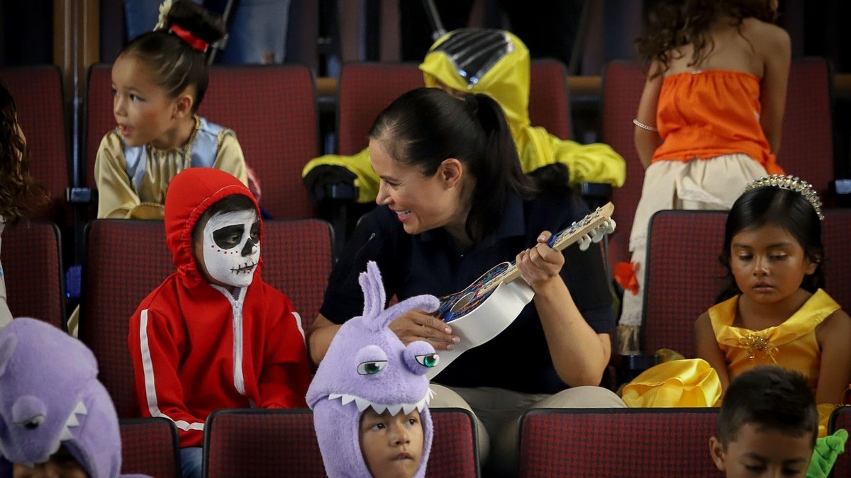 Más de 300 niñas y niños de preescolares DIF se gradúan