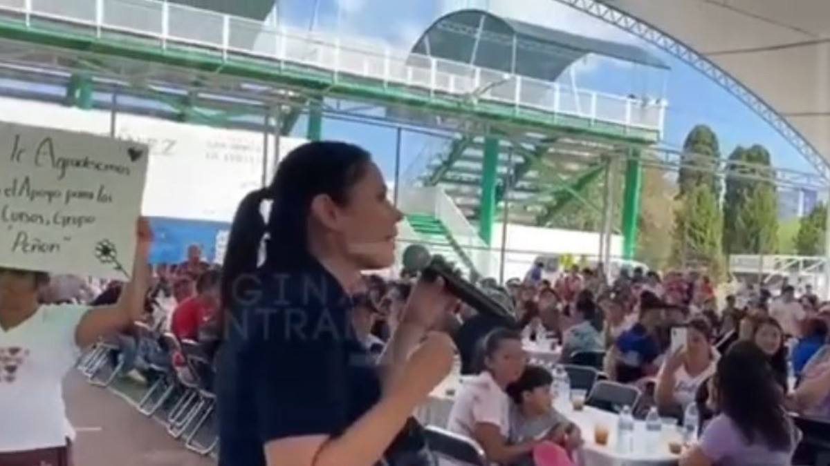 Reciben asistentes a Alejandra Gutiérrez con gritos: ¡Ale gobernadora!