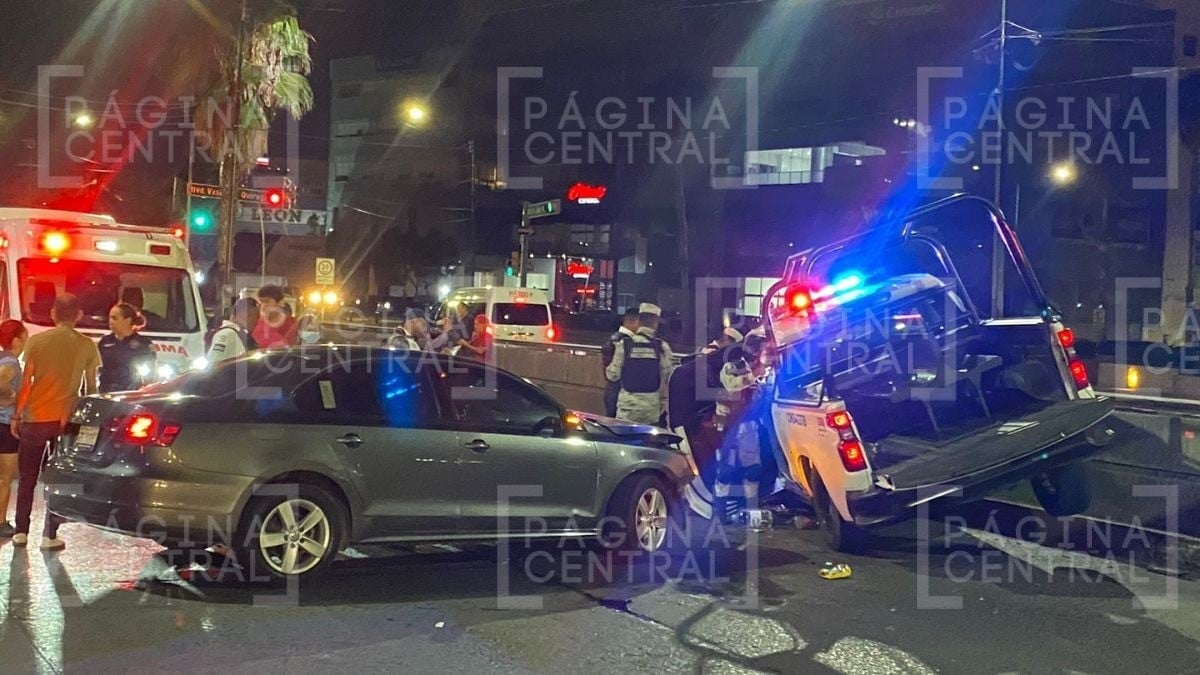 Chocan camioneta de la Guardia Nacional y Jetta en el López Mateos