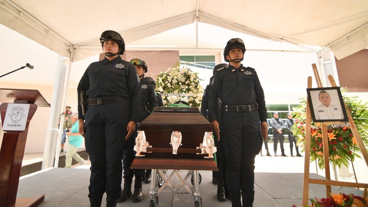 Rinden homenaje al policía asesinado en la capital