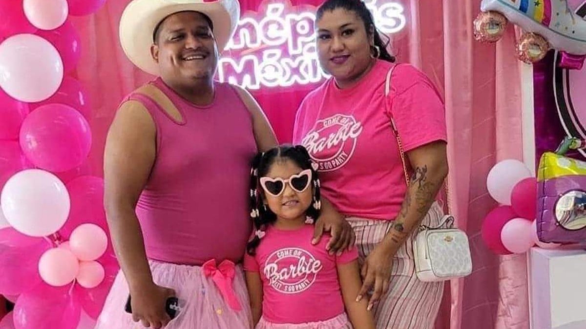 Barbie trae lo mejor de nosotros: papá se viste para ver la película con su hija