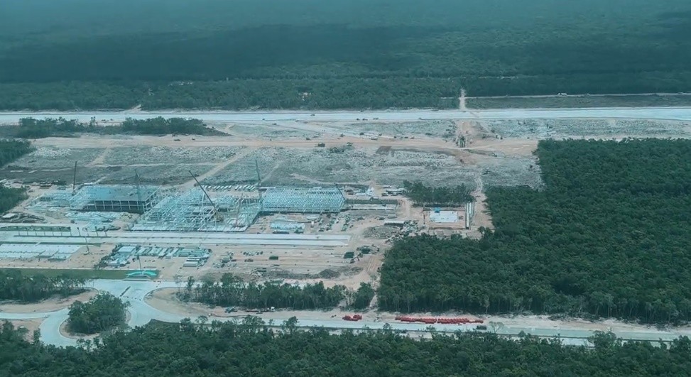 Presume AMLO conclusión de pista de aterrizaje en Tulum