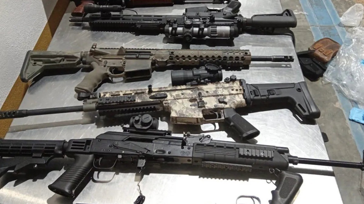 Detienen a dos mujeres con arsenal