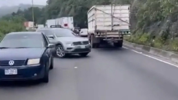 ¡Huyen automovilistas de asaltos masivos en carretera!