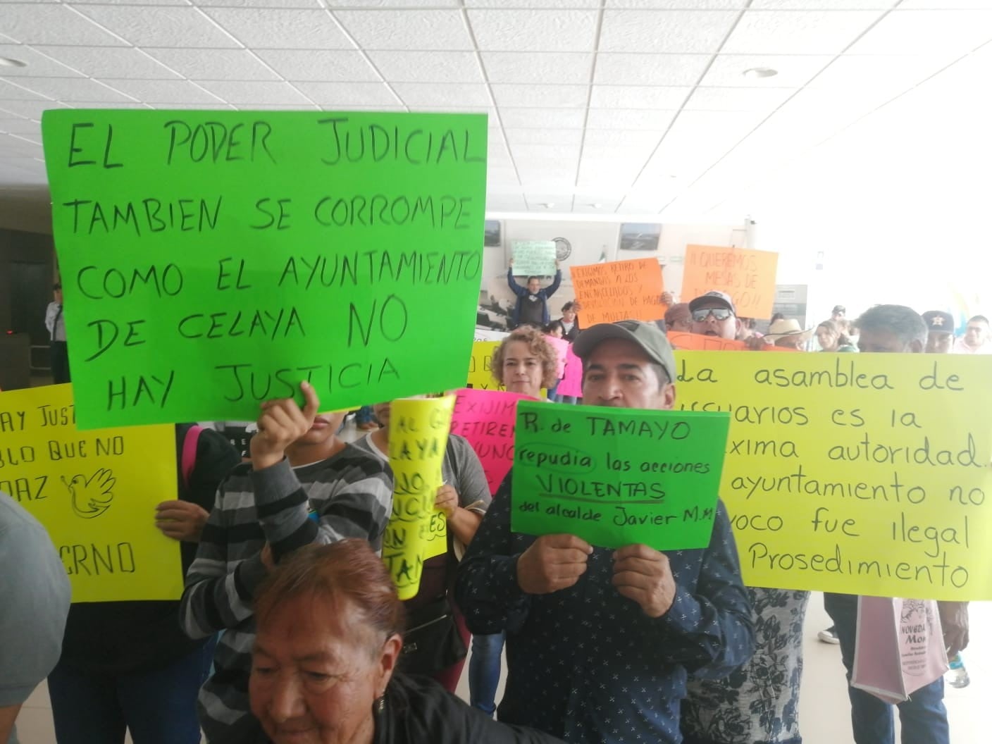 Se manifiestan para exhortar a alcalde de Celaya a reparar el daño como recomienda CNDH