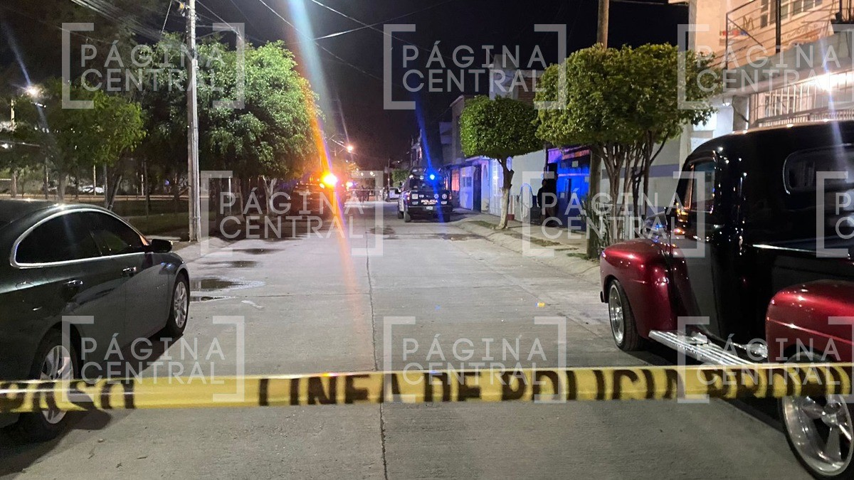 Hieren a dos en Villa Magna; en su huida sicarios destrozan un Camaro