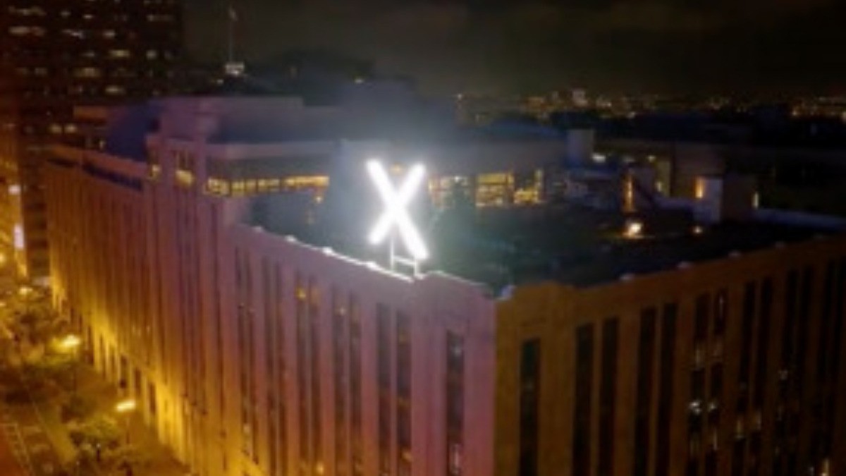 No duró ni 3 días: vecinos de San Francisco se quejan hasta quitar X gigante de Elon Musk