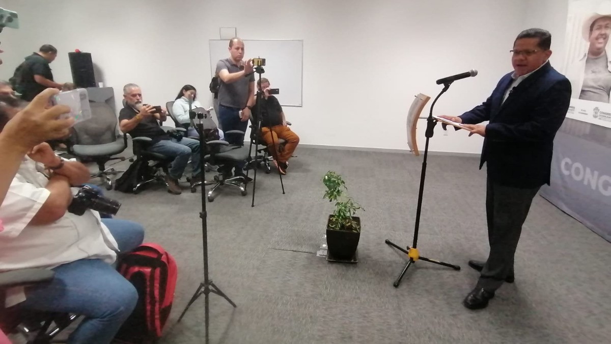 “Capricho de AMLO meter a la fuerza los nuevos libros de texto”