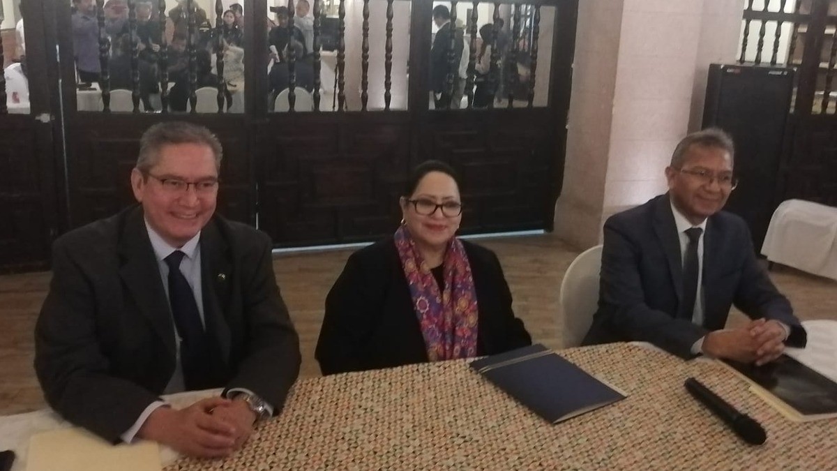 Sería irresponsable pedir licencia: aspirantes a la Rectoría General