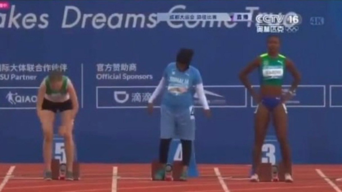 Viralizan a corredora que llegó al final de la carrera, rompió record de lentitud