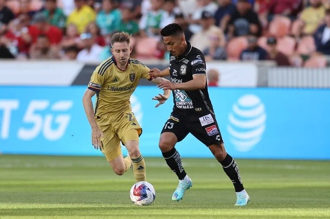 Le quitan lo bravo al León