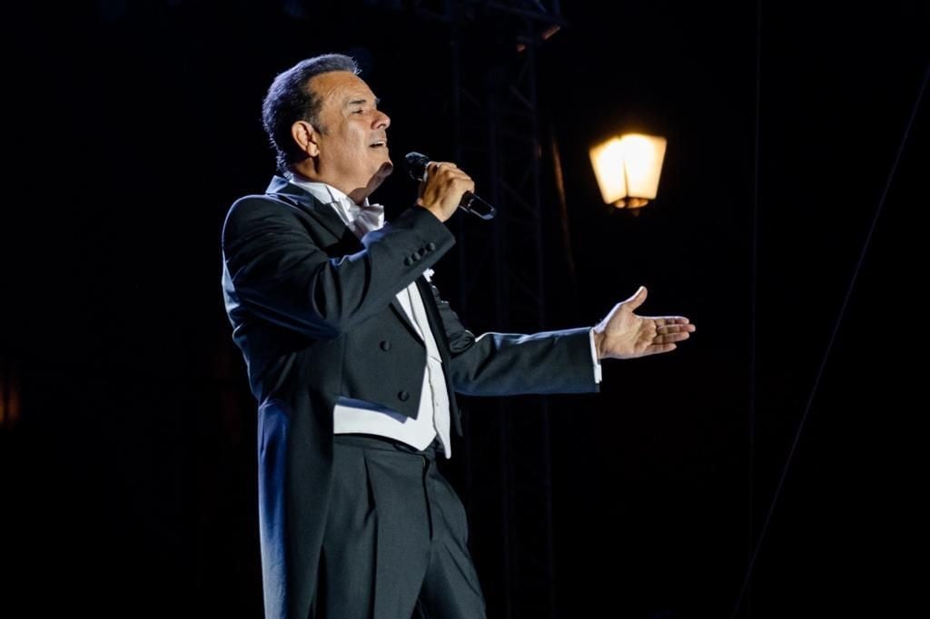Fernando de La Mora deslumbra con su potente voz a San Miguel de Allende
