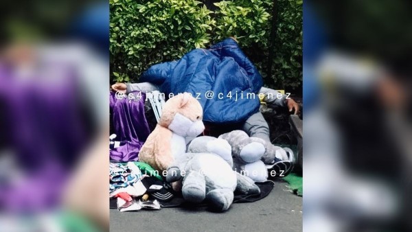 Matan a tianguista y sus osos de peluche cubren el cadáver